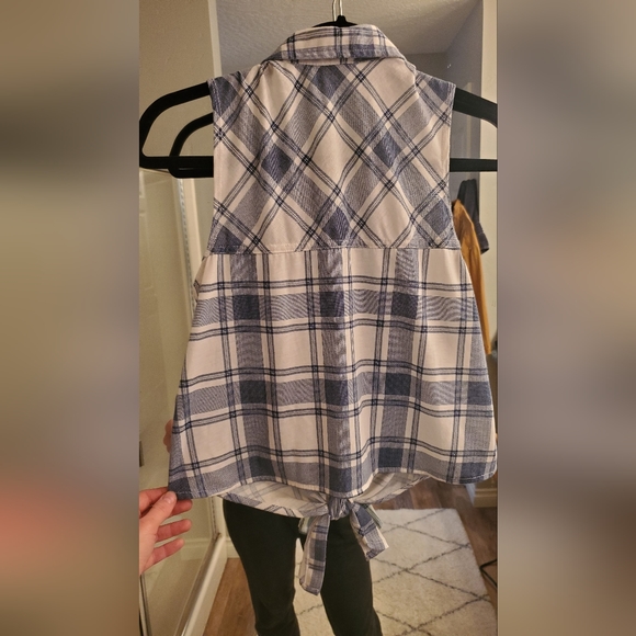 Plaid botton up cropped tie-front tank - Picture 2 of 4